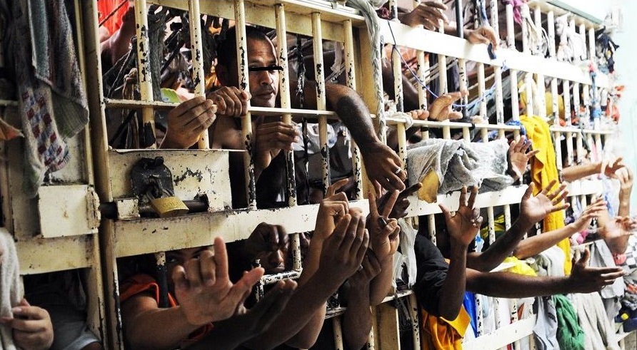 A tragédia nos presídios brasileiros é resultado de uma política de encarceramento e da “guerra às drogas”