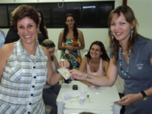 Entrega do documento marca o fim da reunião