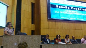 Psicóloga Andréa Romanholi apresenta o repúdio do CRP-16 a ações que vão de encontro à RAPS