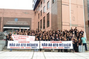 Conselhos unidos contra o Ato Médico. Clique na foto e veja mais imagens