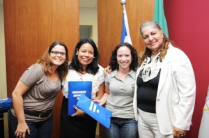 Posse e despedida: Sanny (de blusa branca) e Adelaide (de paletó) com as novas conselheiras do Comid   