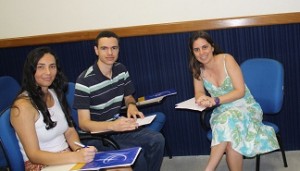 Psicóloga Ana Cláudia, psicólogo Victor Hugo e conselheira Janaína  presentes no pré-congresso de Aracruz
