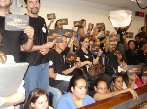 Manifestantes dizem Não ao Ato Médico, na Comissão de Educação