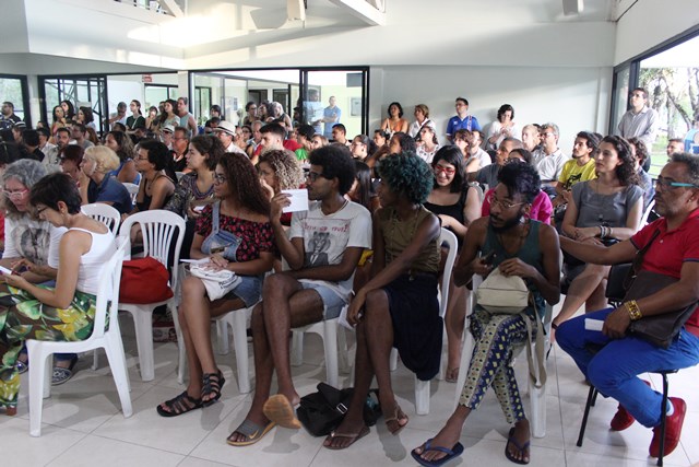 Público acompanha palestras sobre a situação da segurança pública no ES